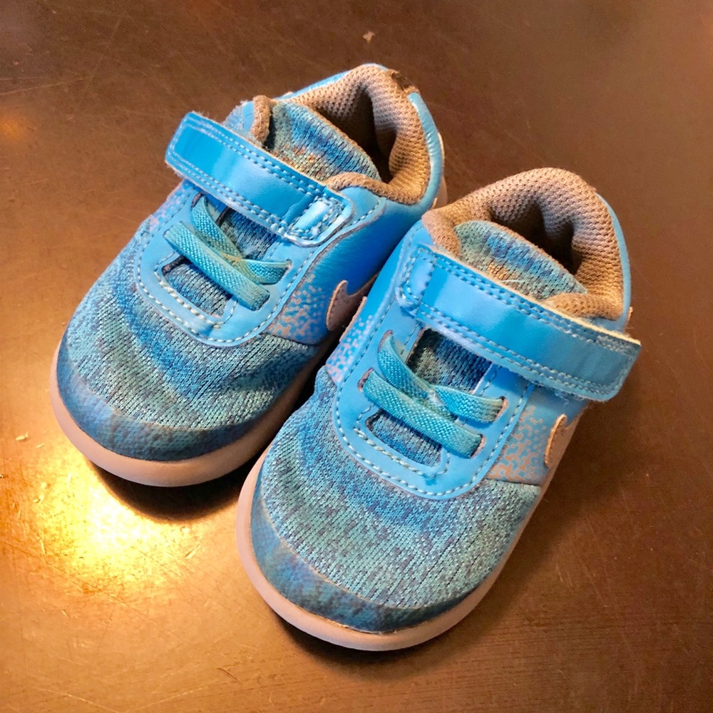 Baby Boy Nike Shoes size 6C (walker)